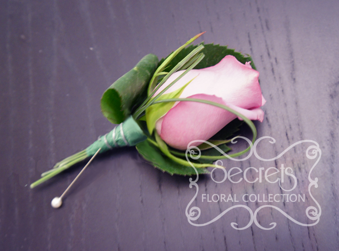 Fresh Lavender Rose and Bear Grass Boutonniere with Wiring Design and Pearl Pin (Front View)