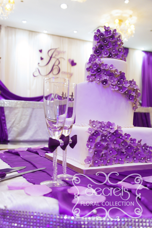 Close-up of the cake. Love the purple hydrangea on the cake! So pretty!