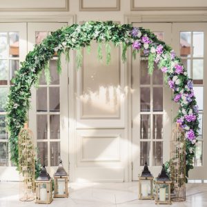 Wedding ceremony circular arch (Circle of Love), with cream and purple roses, hydrangea, and greenery. Toronto wedding flowers and decor at Fontana Primavera by Secrets Floral.